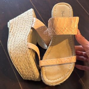 NEW Elizabeth and James Peach Wedge Sandals 6